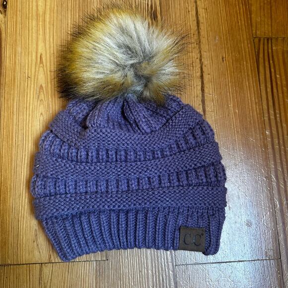 C.C. plum cable knit ribbed faux fur pom pom beanie hat - Picture 1 of 3